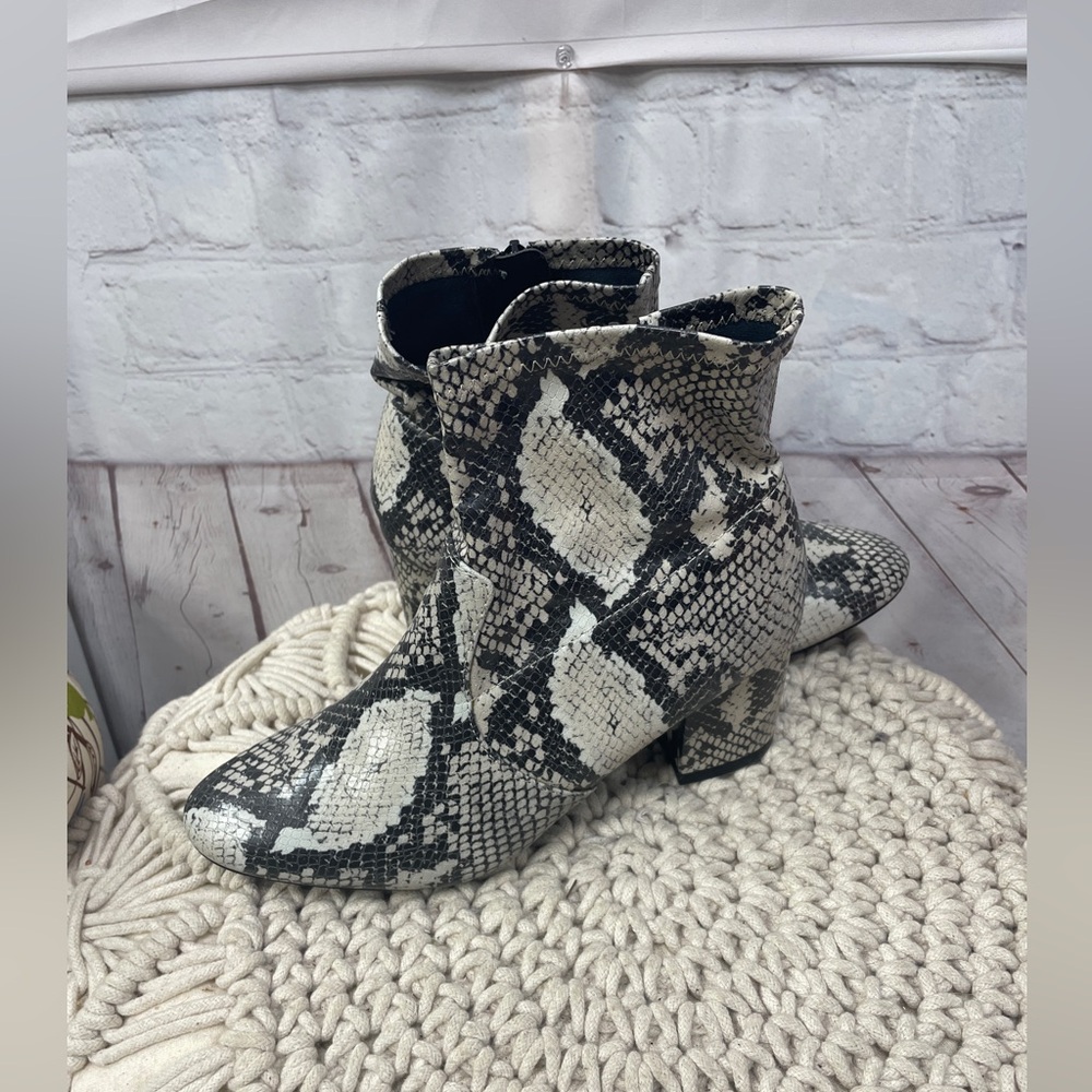 Time and Tru Snakeskin Size 7.5 Side Zip Ankle Boots